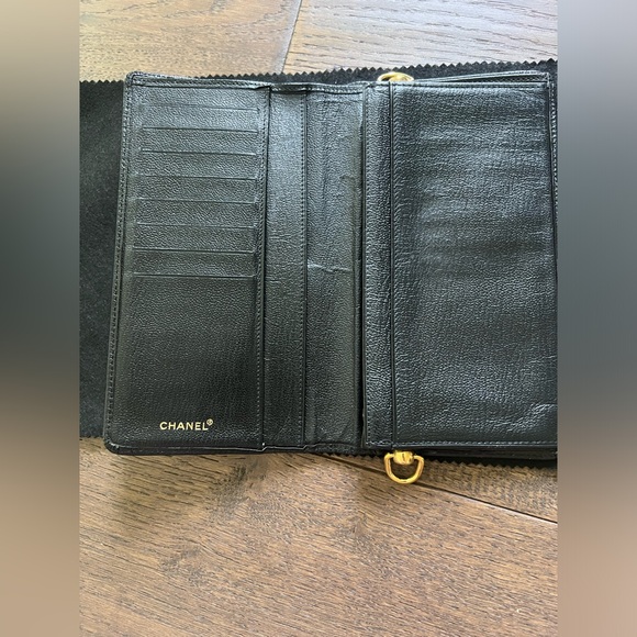 Authentic Chanel wallet on a chain - Picture 5 of 10